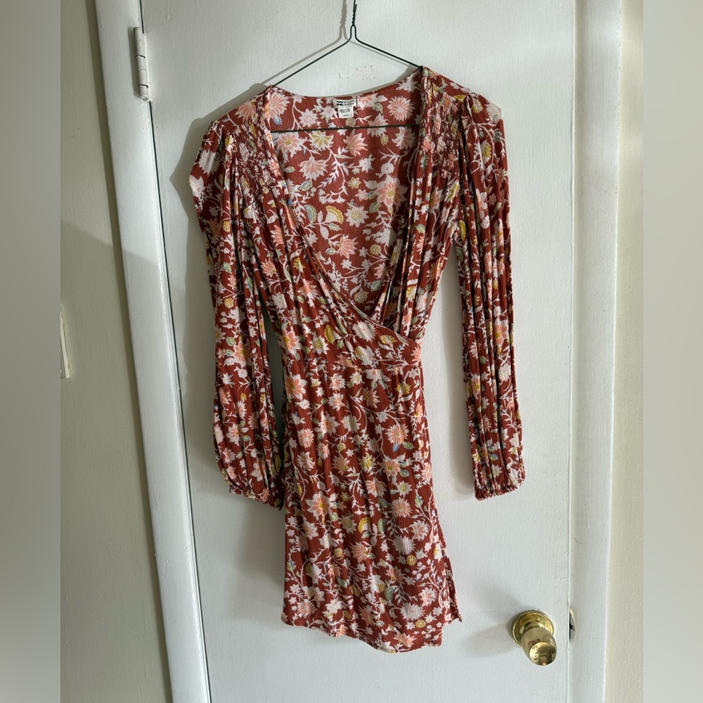 Billabong Longsleeve floral wrap dress size S- EUC